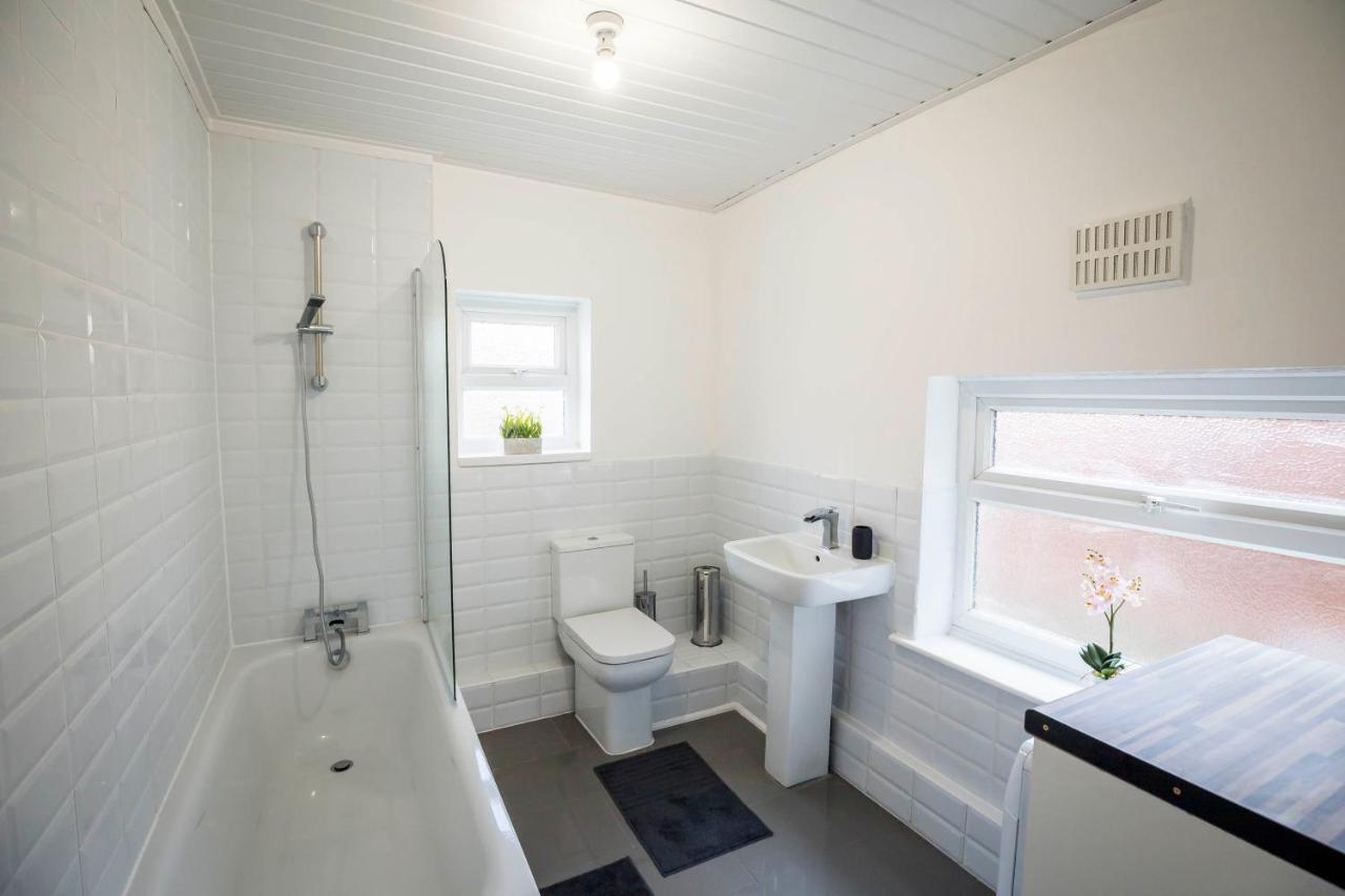 Spacious, Modern 4 Bed House Close To City Centre Честер Экстерьер фото
