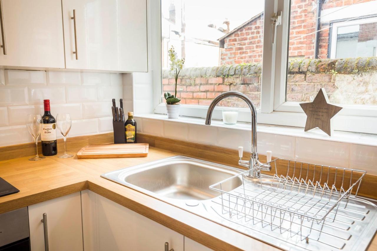 Spacious, Modern 4 Bed House Close To City Centre Честер Экстерьер фото